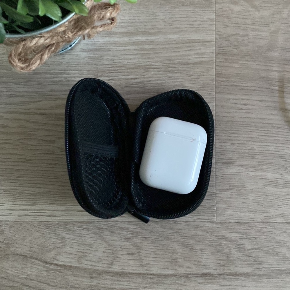 Earbud Case - Picture 4 of 4